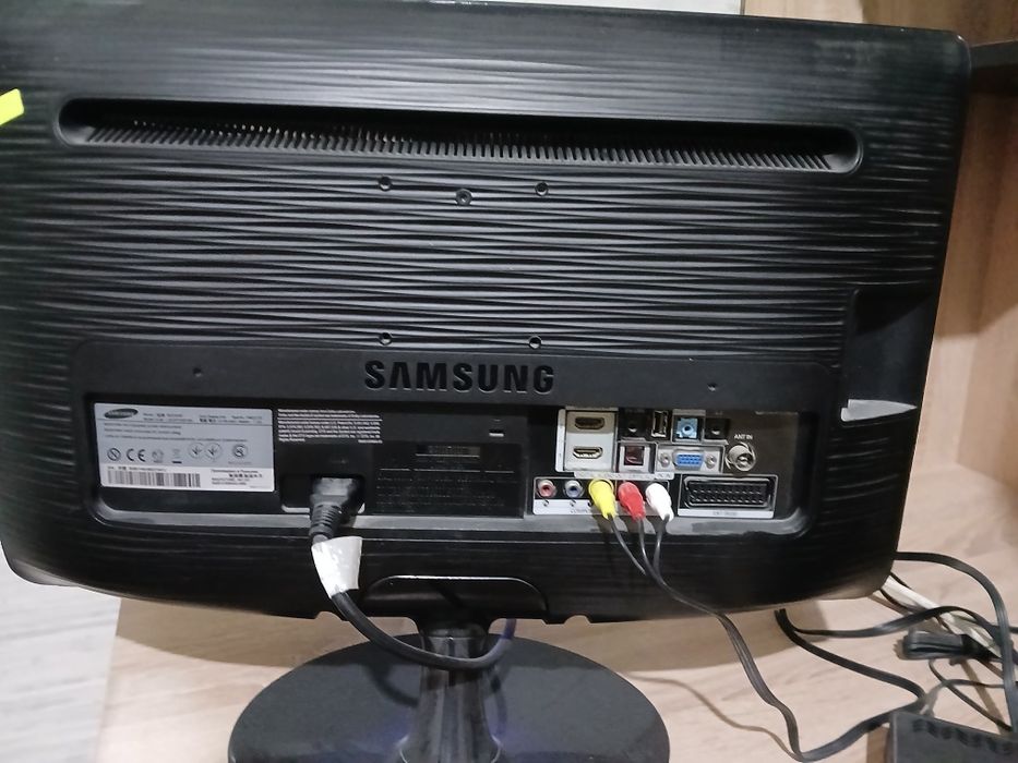 Продавам телевизор Samsung B2230HD  TV TUNER 21 ,5 incha