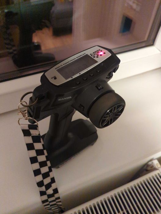 Vând radiocomandă/telecomanda automodel Sanwa mx-6