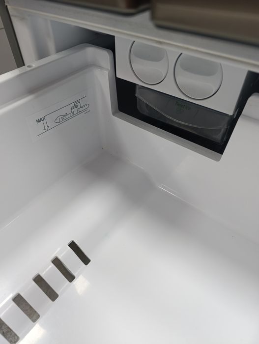 Хладилник и Фризер Bauknecht 70см No frost A++