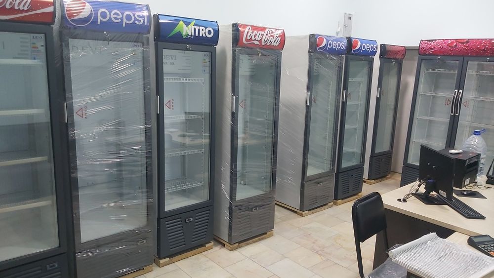 Новые DEVI витринные холодильники.