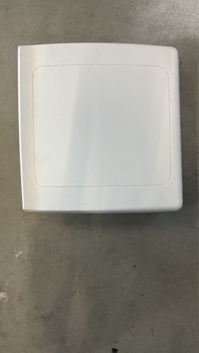 Trapa thule cu ventilator tip maxfann 40x40