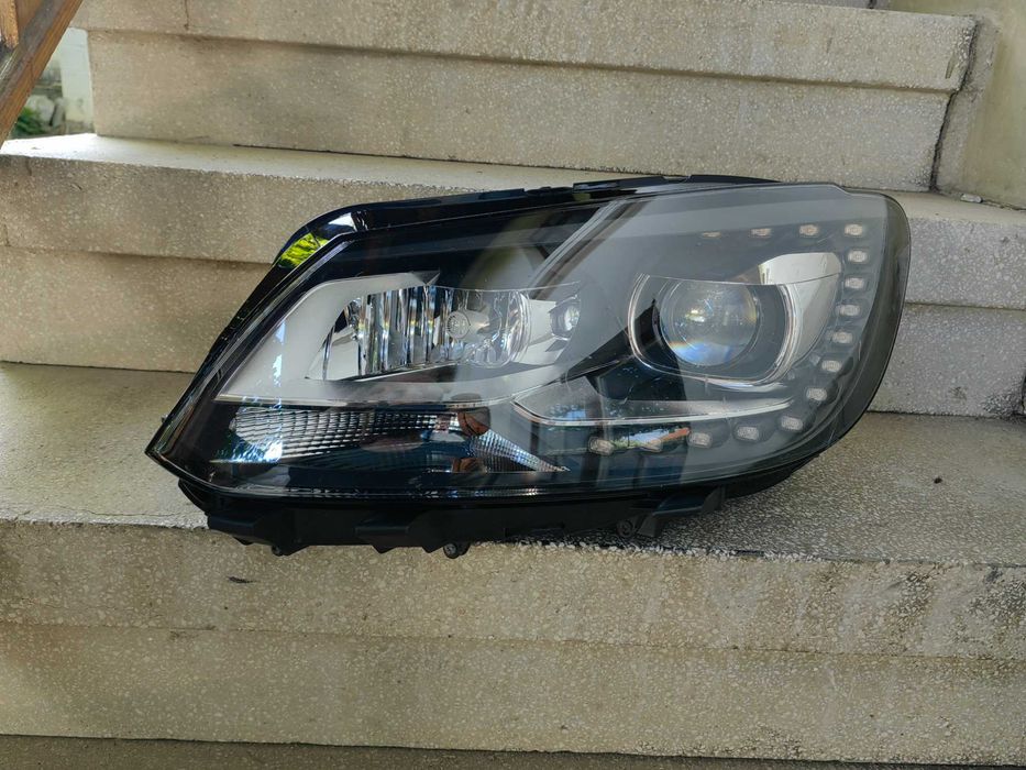 Фар VW Touran Bi-Xenon LED ляв / Фар VW Caddy / Фар Туаран Кади Оригинален