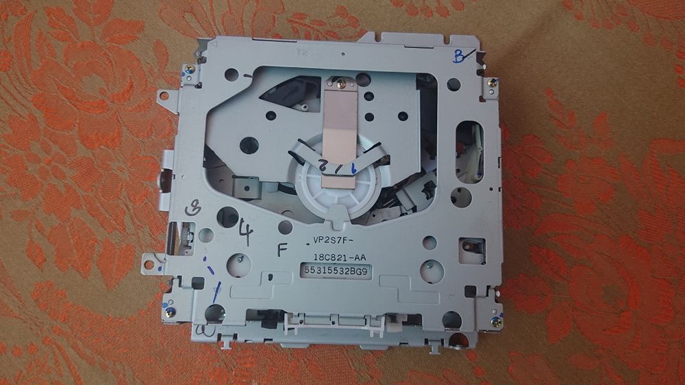 Работещ CD 6000  механизъм за форд.