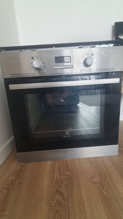 Электроплита с духовкой"Electrolux"