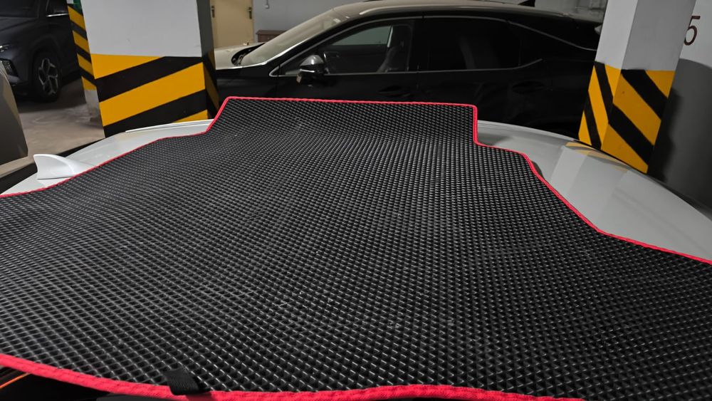 Коврик в багажник на Камри 70-75 .