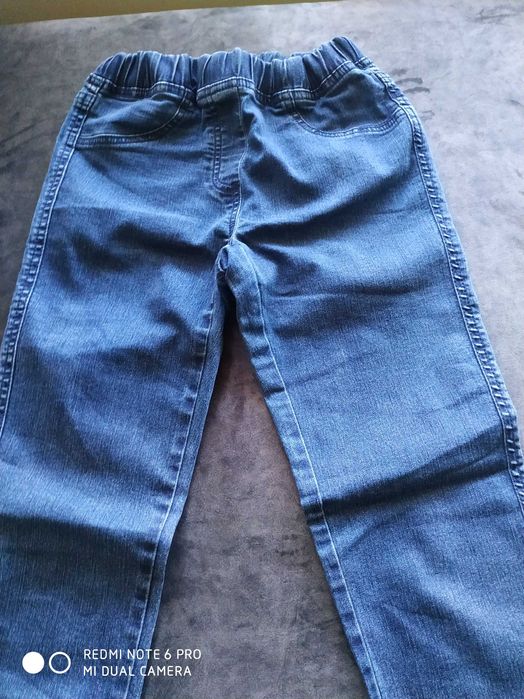 Бели ризи и черни поли, лот от дънки и дънкови поли за 10 г.