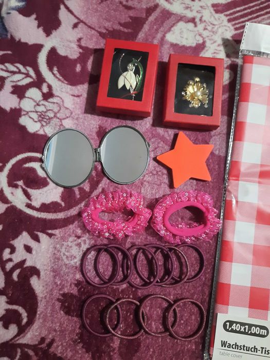 Lot fata de masa prosop martisoare pufuri oglinda transport gratuit