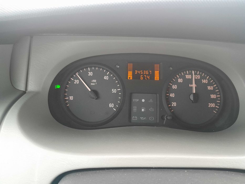 vand Vivaro 1,9 / 8+1 locuri