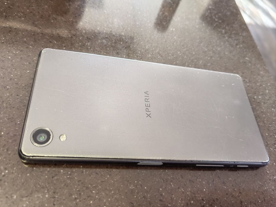 Телефон Sony Xperia