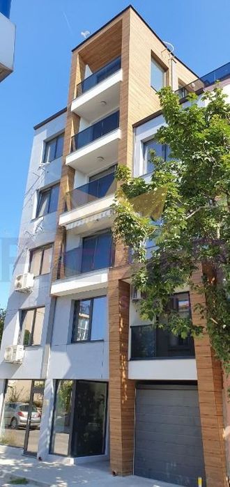 Дава се под наем Тристаен апартамент в Варна, Център - 92 кв.м за 850 € - Снимка #8