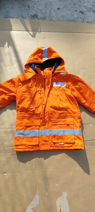 Продаются эимние комбинезоны и куртки