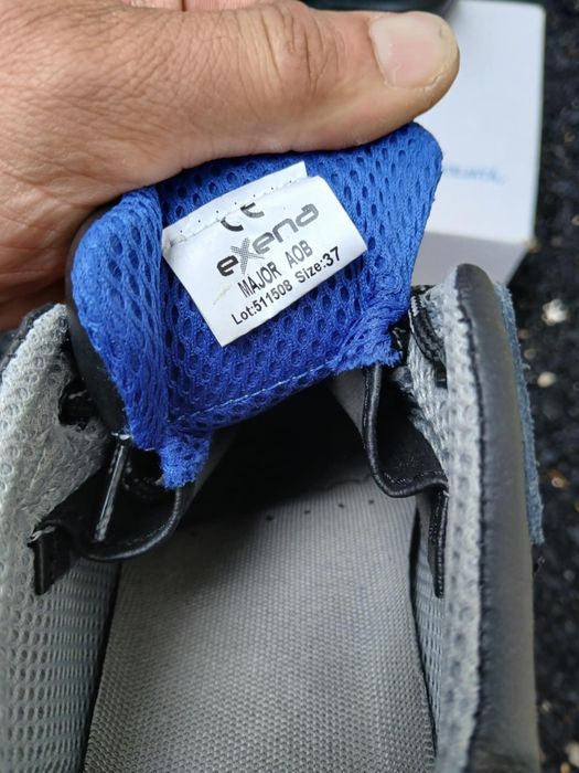 Vând bocanci cu bombeu de lucru