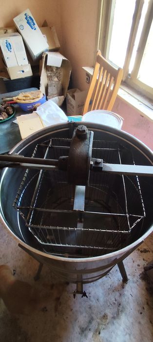 Центрофуга за мед