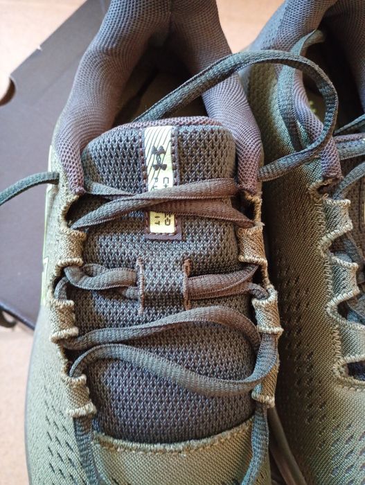 Чисто нови обувки under armour running shoes Charged Pursuit 3