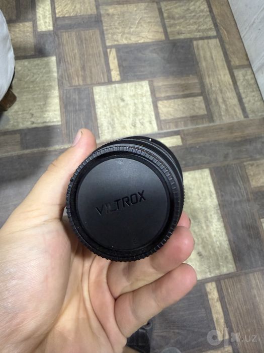 Viltrox 85 mm 2.0 f yangi sal kam  xamma narsasi bor ideal xolatda