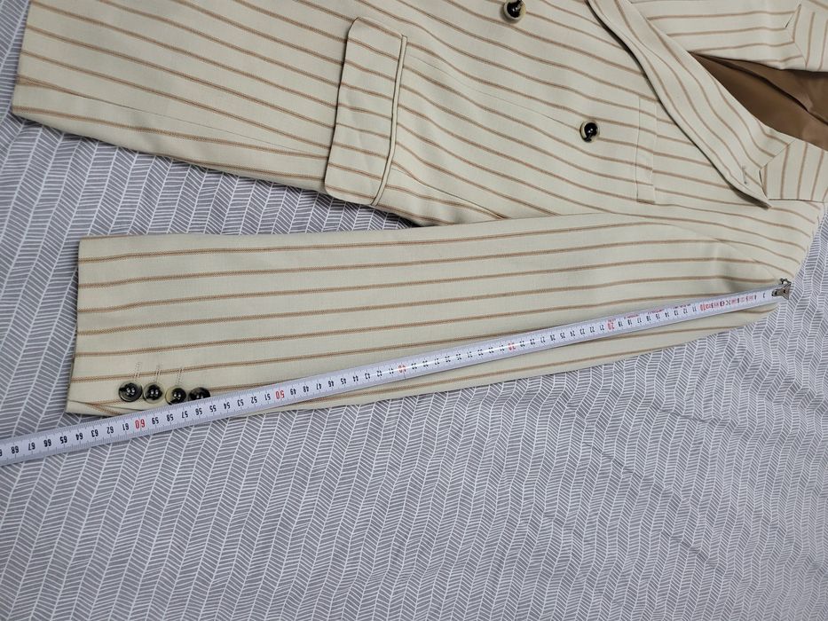 Costum barbati cu doua rânduri de nasturi