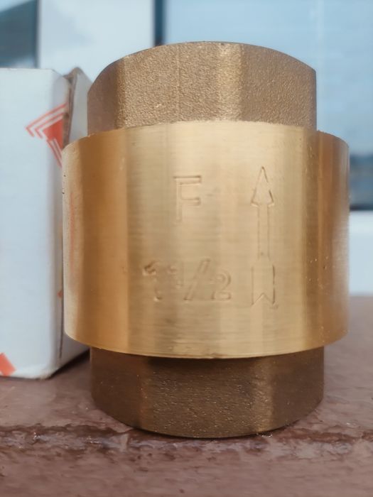 Спирателен кран и възвратен клапан за водна помпа