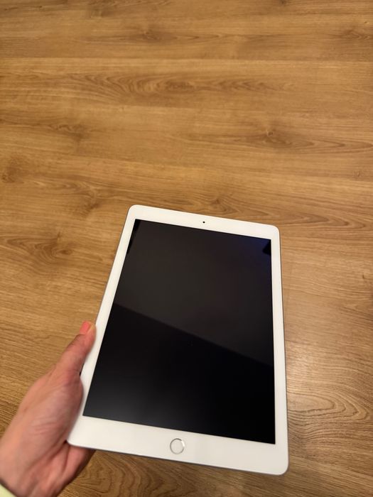 Tabletă iPad 6 32GB Wi-Fi + Cellular