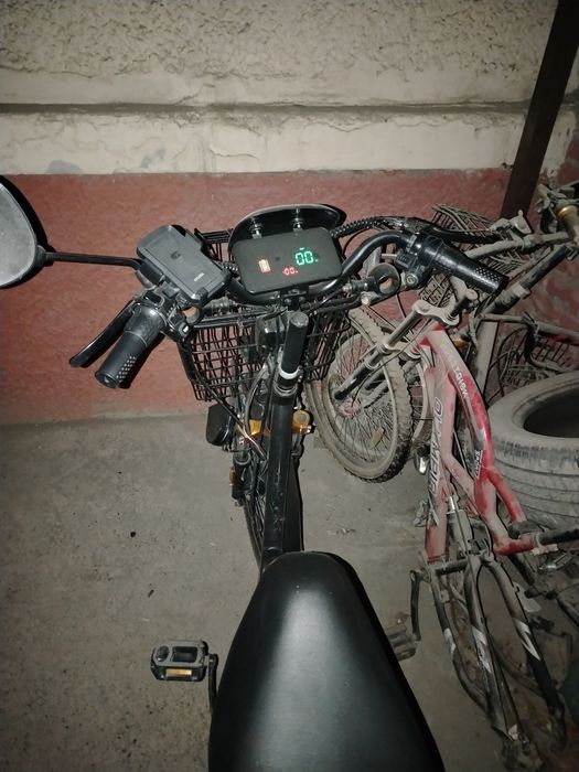 Продаю срочно электронный велосипед.