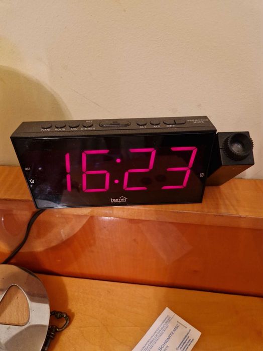 Ceas desteptator cu proiector LED