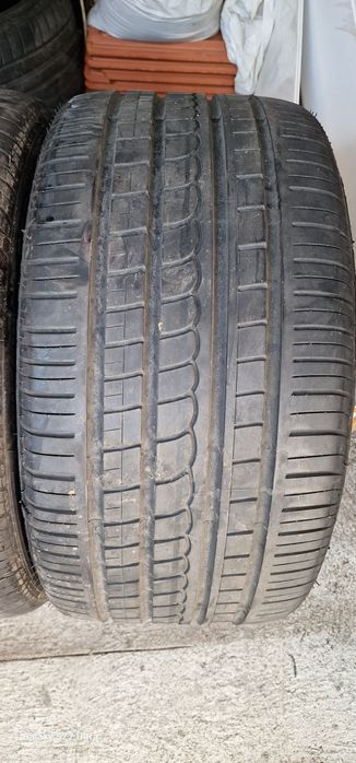 285/35/19 Pirelli P Zero Rosso