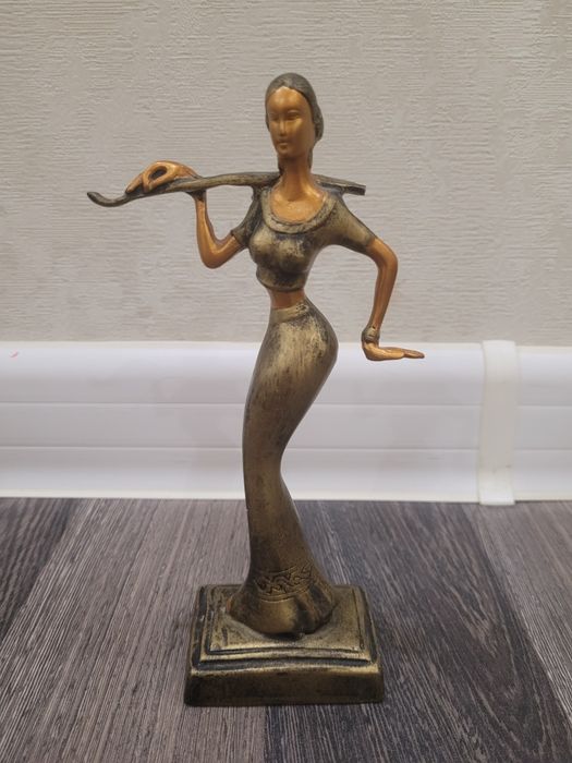 Статуэтки разные