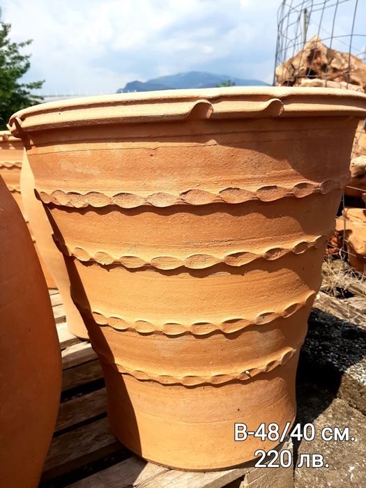 Глинени саксии и поставки от ковано желязо