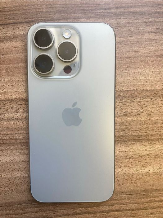 Vând IPhone 15 PRO