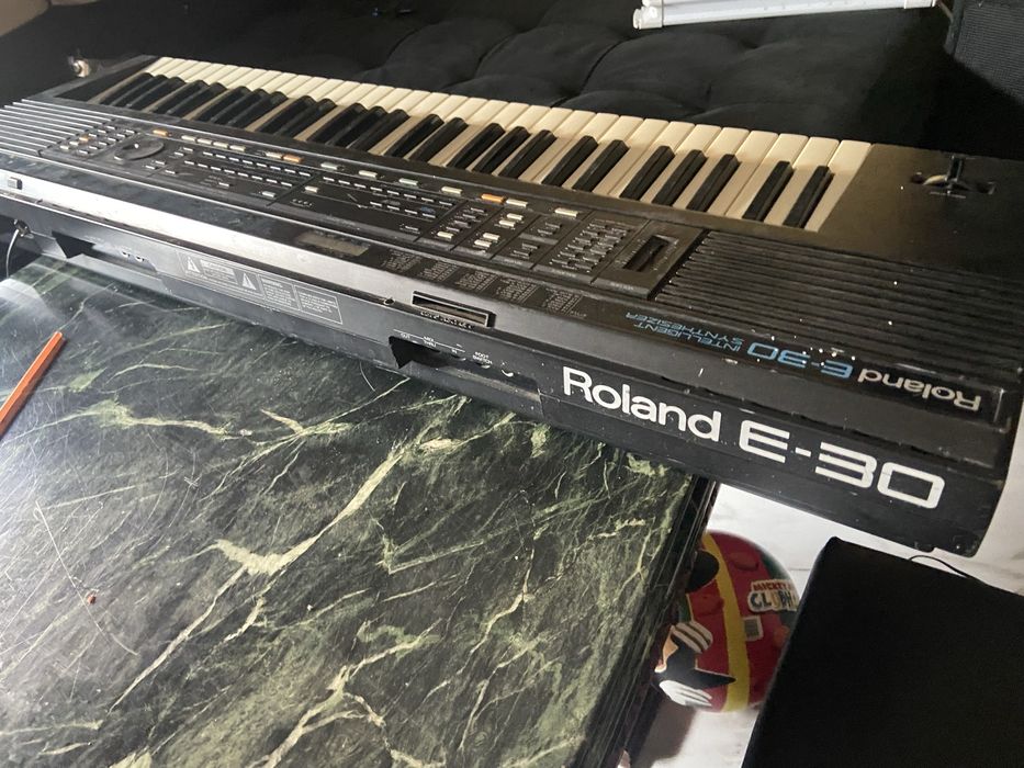 Roland e 30 синтезатор