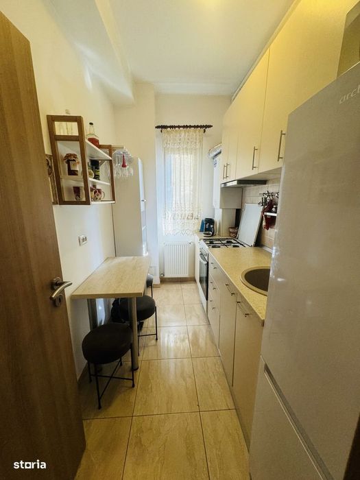 Vand apartament cu curte, metrou Dimitrie Leonida
