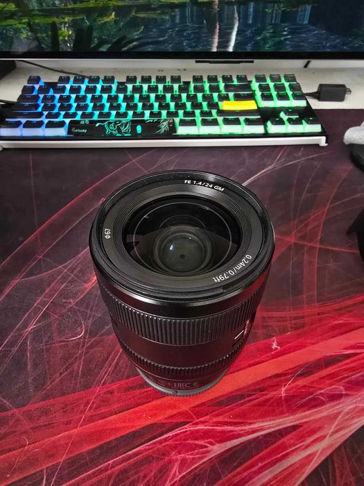 Обективи за Sony E mount (24mm f/1.4 и 40mm f/1.2)