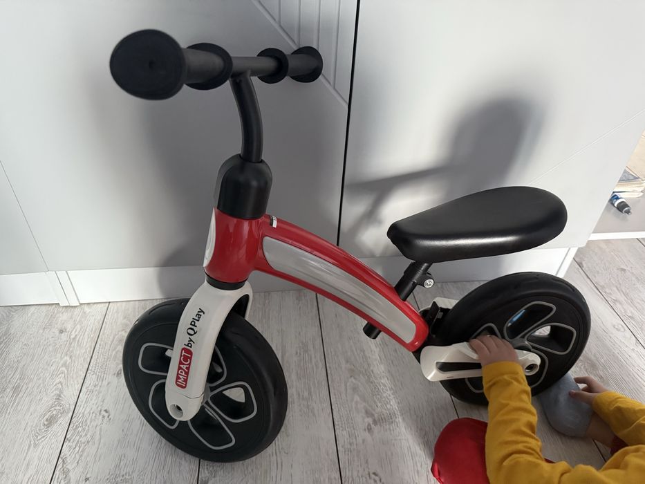 Продам беговел детский