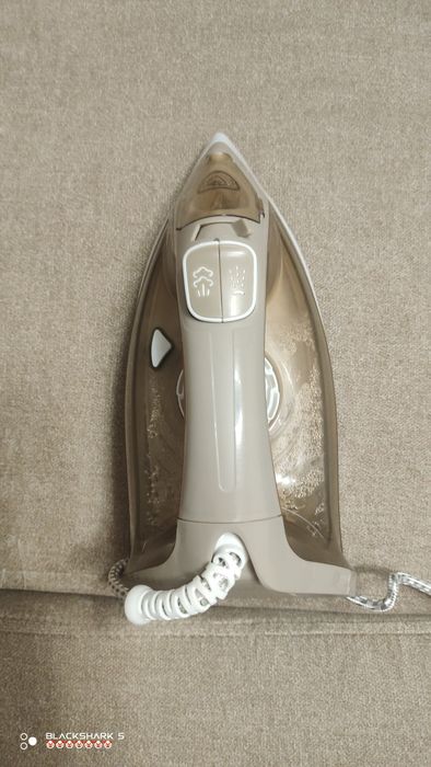 Продам утюг vitek