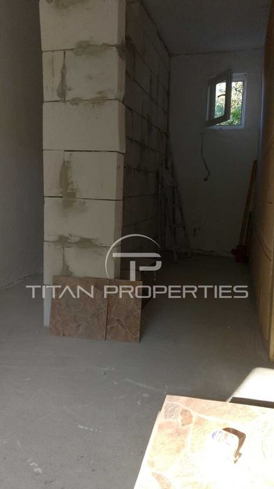 Двуетажна къща в Брацигово