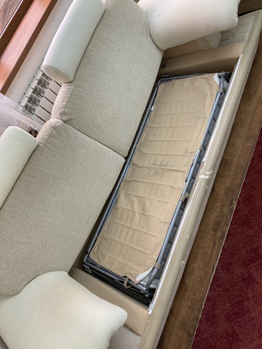 Диван-кровать и два кресла