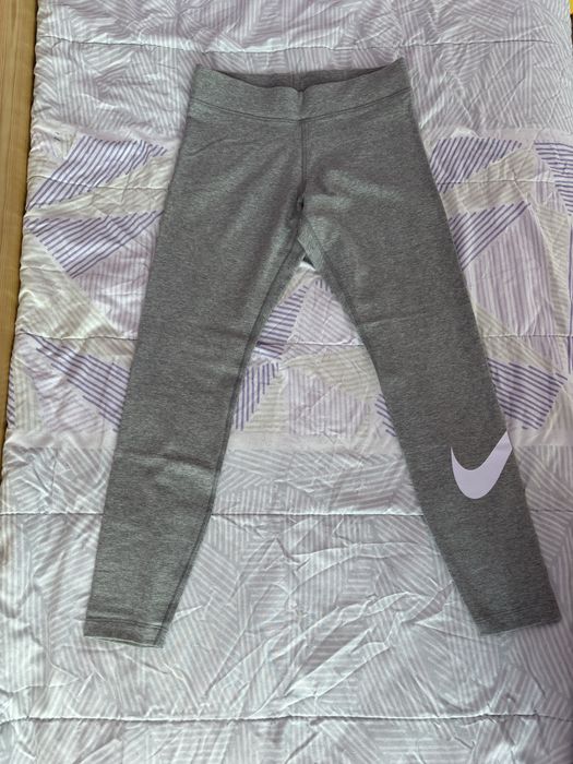 Чисто нов сив клин Nike M размер
