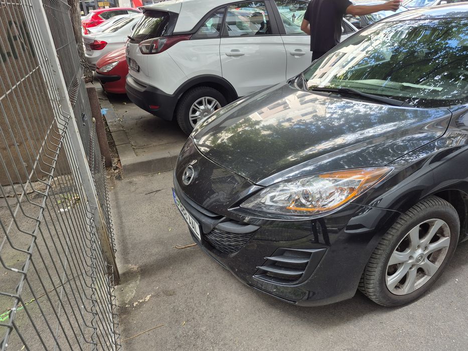 Faruri mazda 3 an 2009