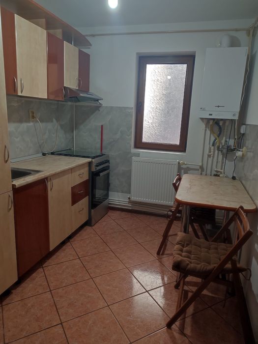 Inchiriez apartament cu 3 camere