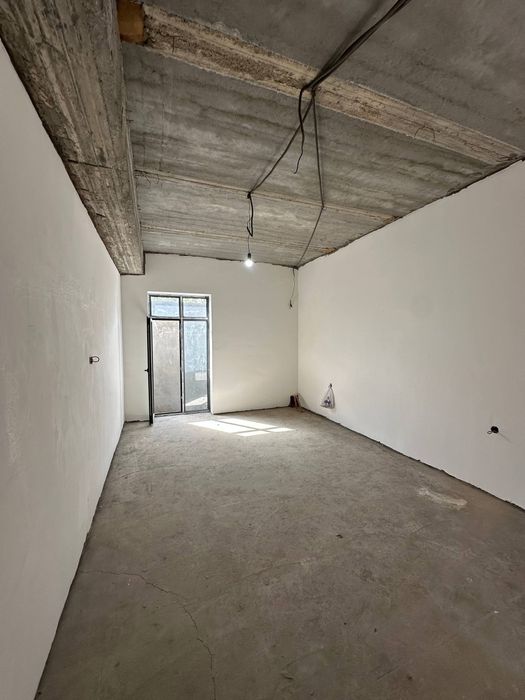 Xovli sotiladi Bektemir tumani 8 xona + Padval 90 bitgan