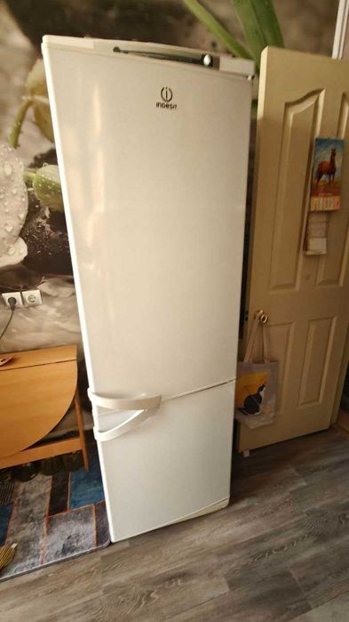 Холодильник Indesit SB185.027 белый
