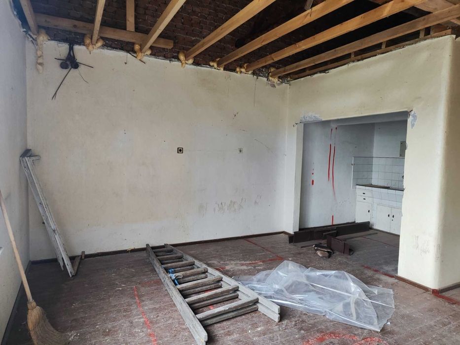 ЕРА МАКС продава етаж от къща до Поликлиниката в кв. Каргон, гр. Ямбол