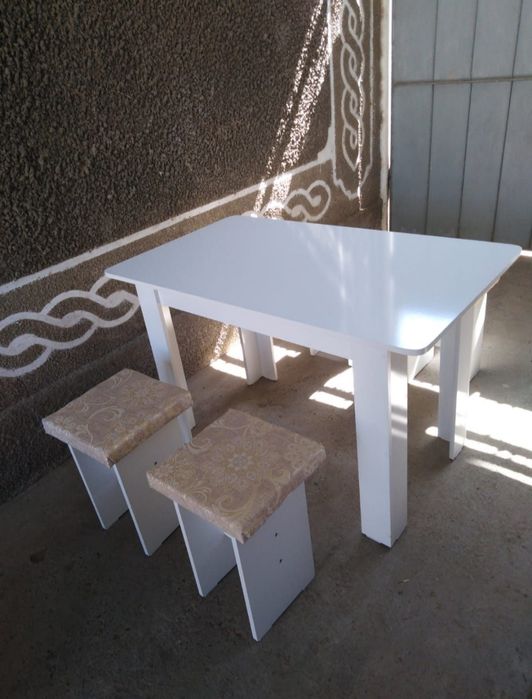 Стол с стулья хорошего качества