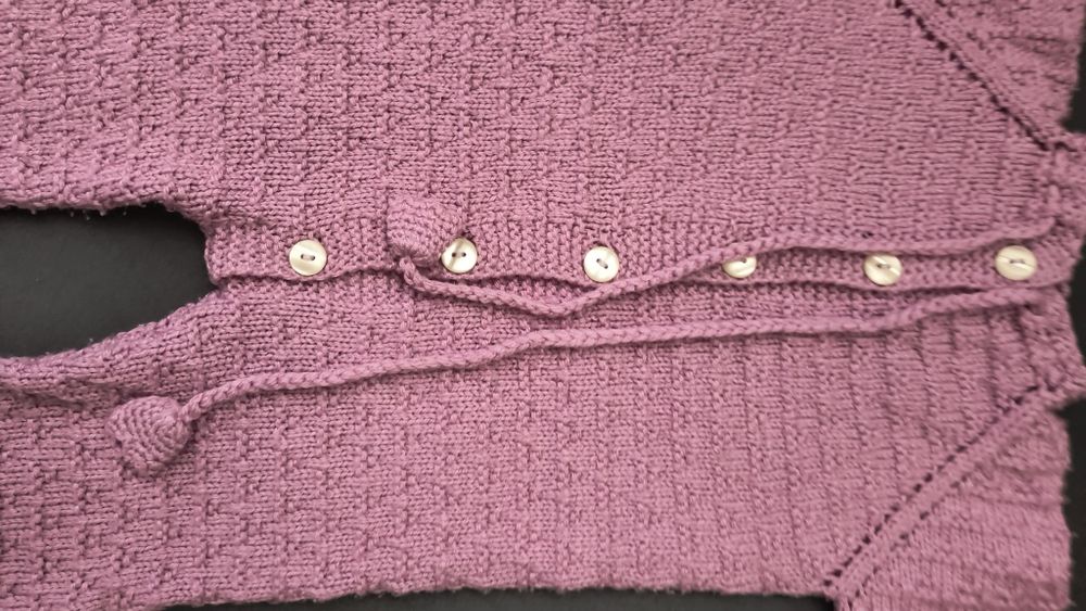 Бебешки ръчно плетени дрехи