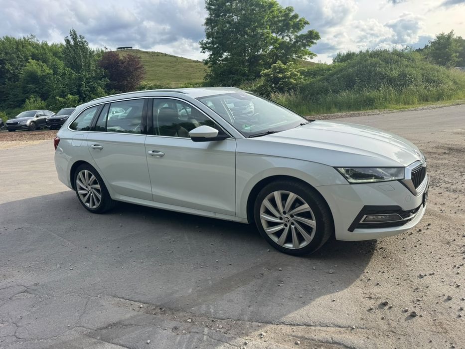 Skoda Octavia 2.0 Dsg an 2023 Webasto Matrix Masaj Head-Up camera  Memory
