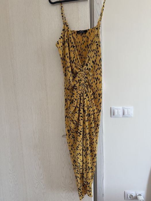 Рокля Bershka жълта