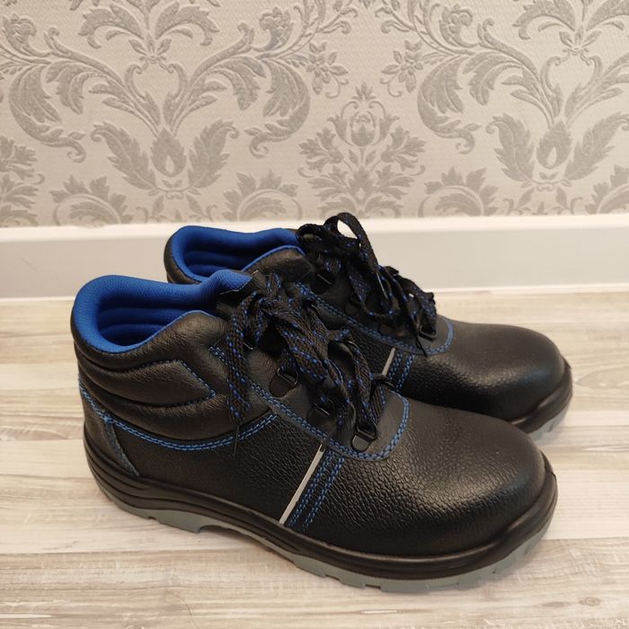 Продам  спец обувь