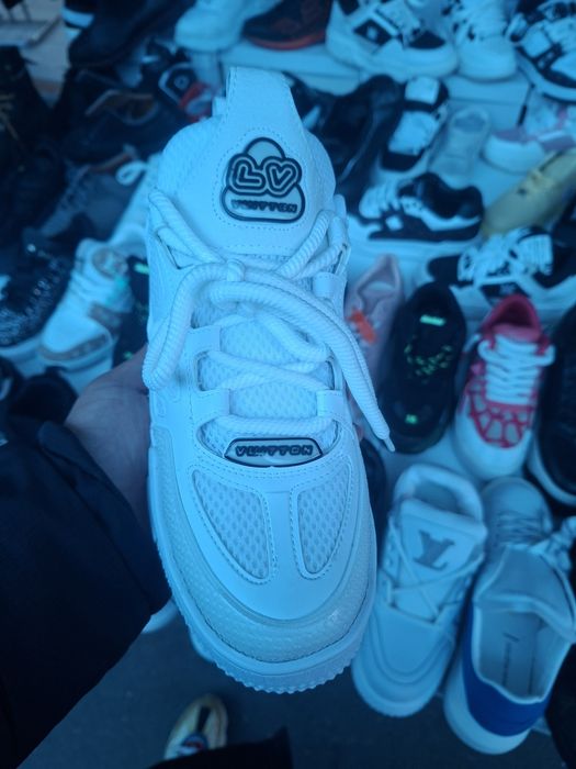 Louis vuiiton skate negru si alb full calitate premium oferta