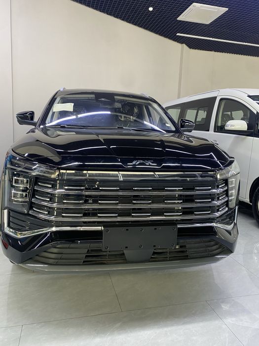 JAC JS 8 оилавий 7 кишилик замонавий кросовер