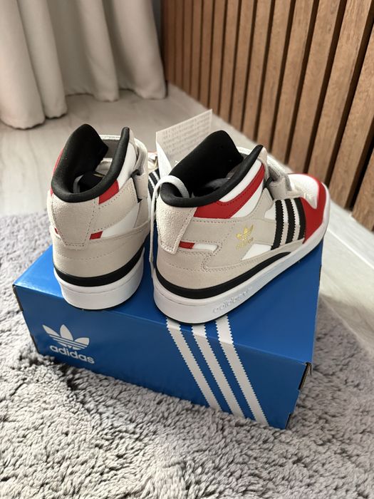Sneakersi noi Adidas 38 2/3