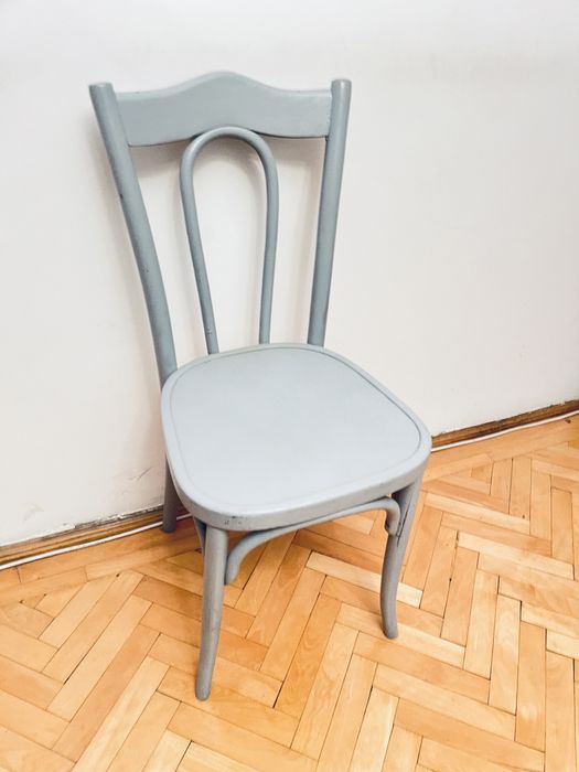 Scaun tip Thonet din lemn natural reconditionat vopsit gri